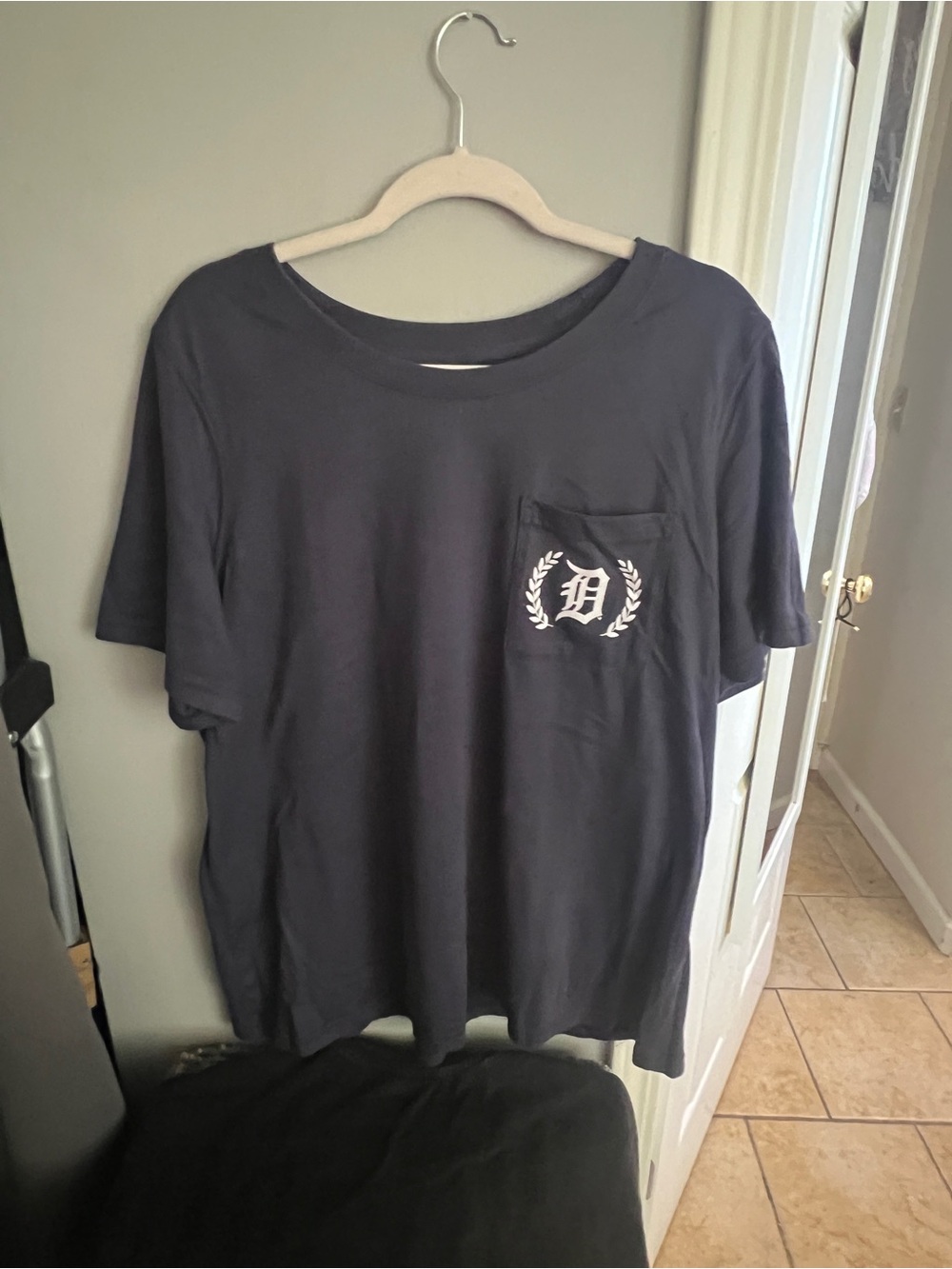 Detroit Tigers Classic Pocket Crew Neck T-Shirt in Navy